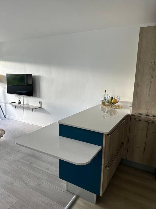 Appart Spacieux Avec Citerne A Eau Et Acces Direct A La Plage Le Gosier  Extérieur photo